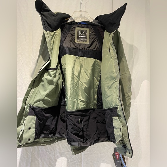 Burton Women’s Embark Gore-Tex Ski Jacket. Amazing features, great quality. - Picture 5 of 5